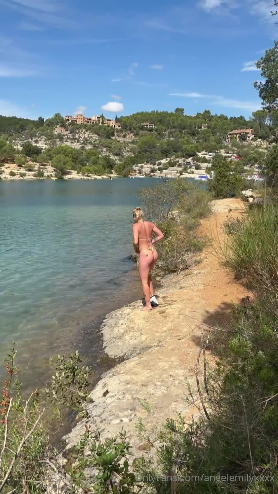 Angelemilyxxxx - I'm relaxing  by my favorite lake and I suddenly want to ma..