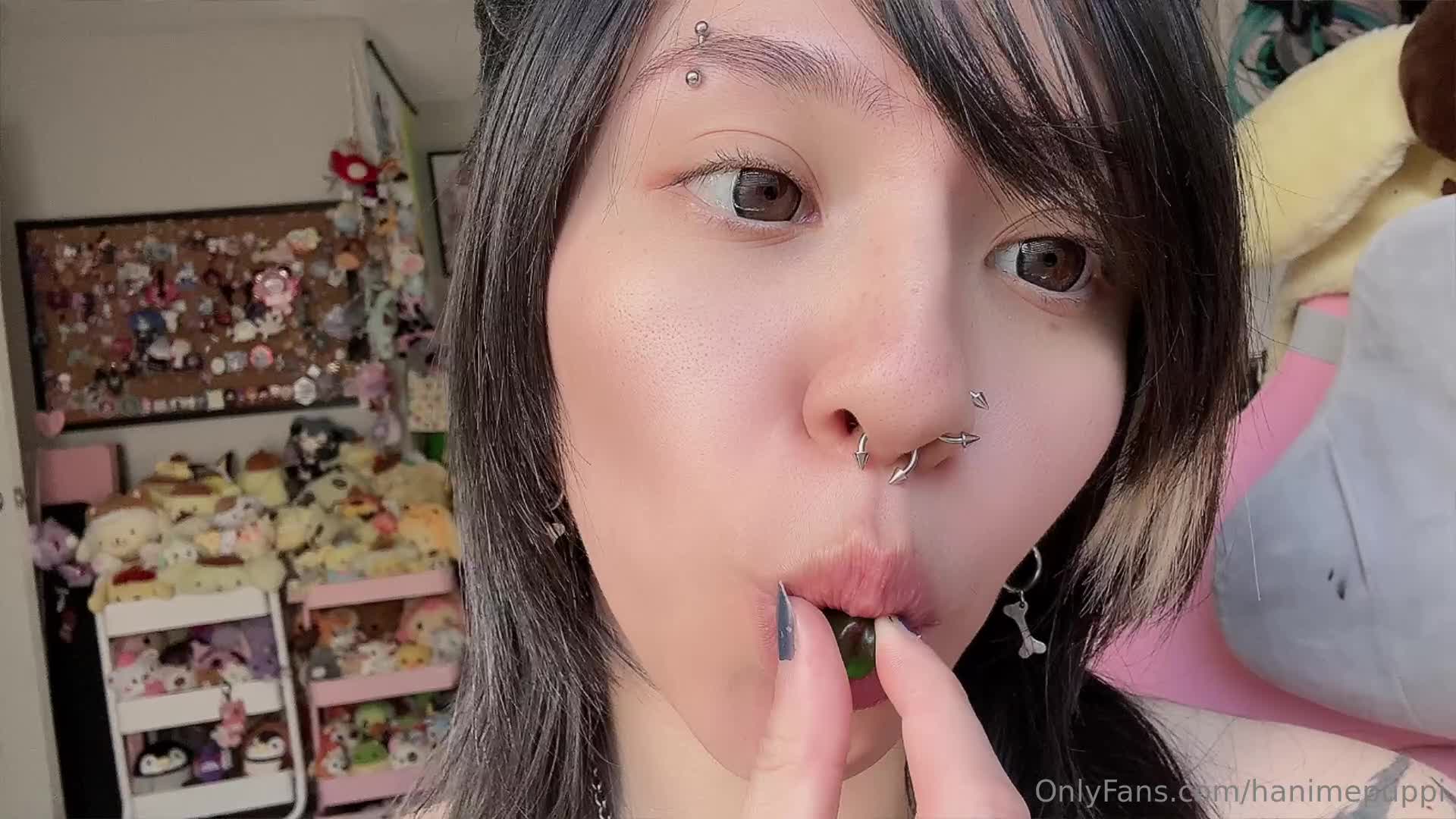 Hanimepuppi - Now I have two tinies fighting in my tummy hehe who will win..