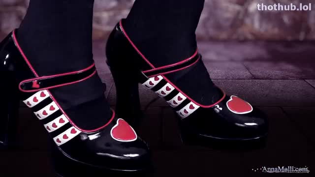 AnnaMolli - Queen Of Hearts