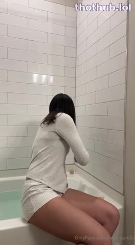 ALYSSA VANILLA / ONLY_VANILLA - BATHTUB MASTURBATION