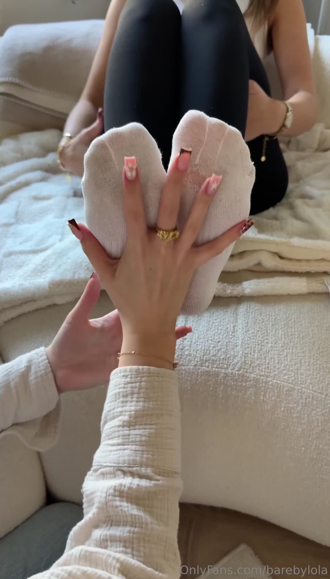 Barebylola - A little quickie.. I think she's addicted to my feet now ‍..