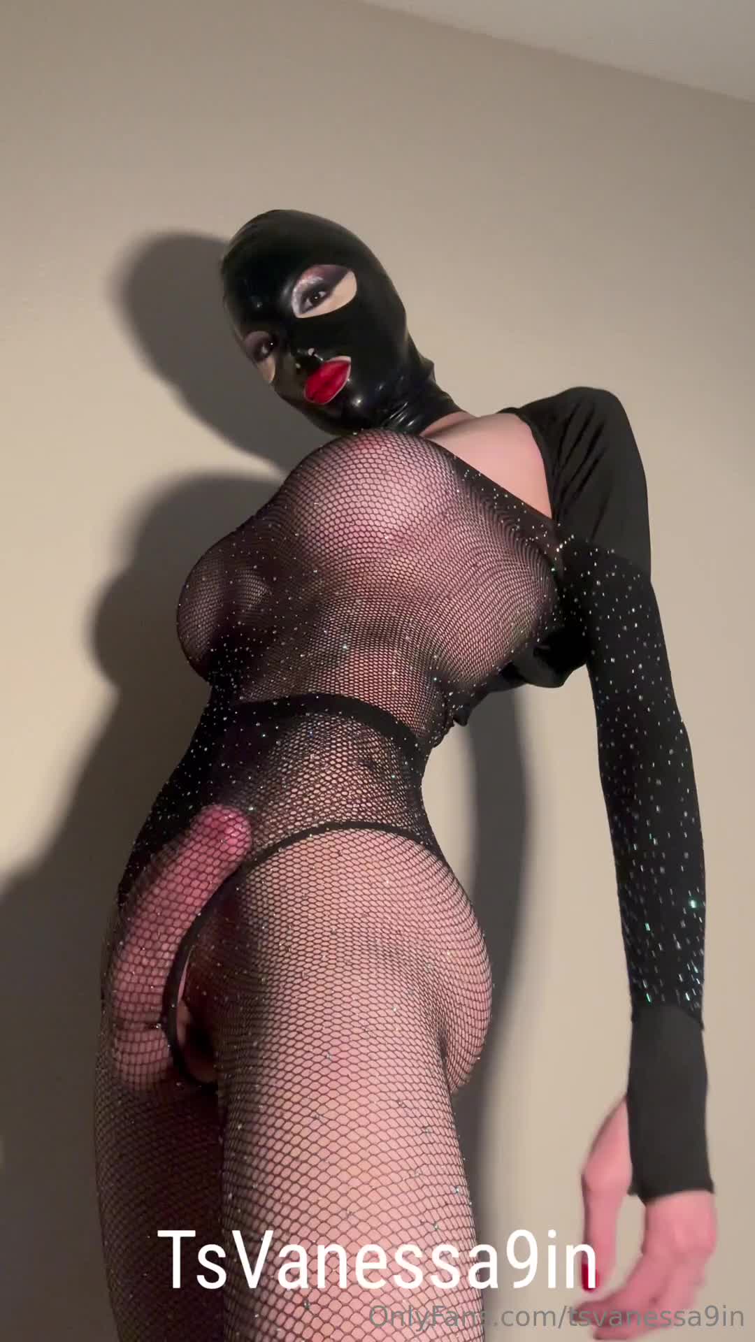 Tsvanessa9in - Throbbing