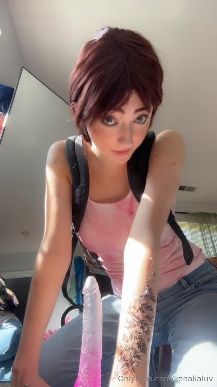 Kenalialuv - Ellie Williams is back! but ur holding Dina, so she will do ..