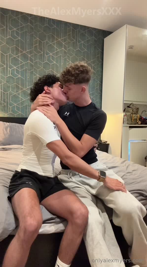 Alexmyers - English Lad Took My Cock FULL VidAs PROMISED enjoy this FREE..