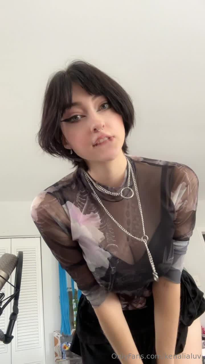 Kenalialuv - stop working on ur model project, give me attention ;) dildo..