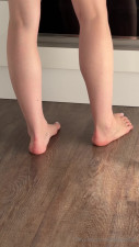 tinsleyteaser OnlyFans leaked Tinsleyteaser - Stepmom's perfect feetPOV: You're staring at your stepmom cl.. on HDthot
