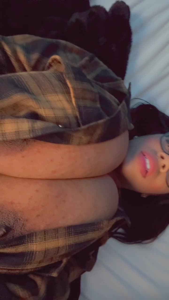 Onlyonerhonda - Just wanted to lay there and play with my pussy