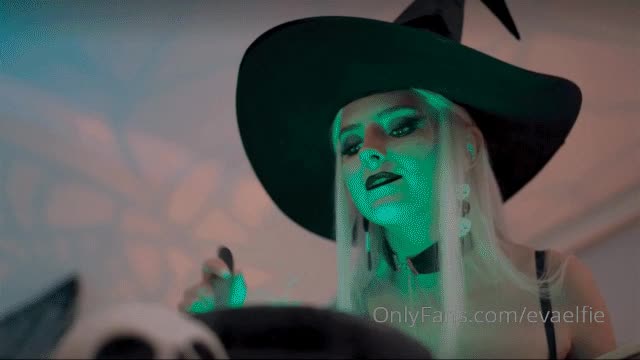 Evaelfie -  Throwback to last Halloween when I transformed into a lit..