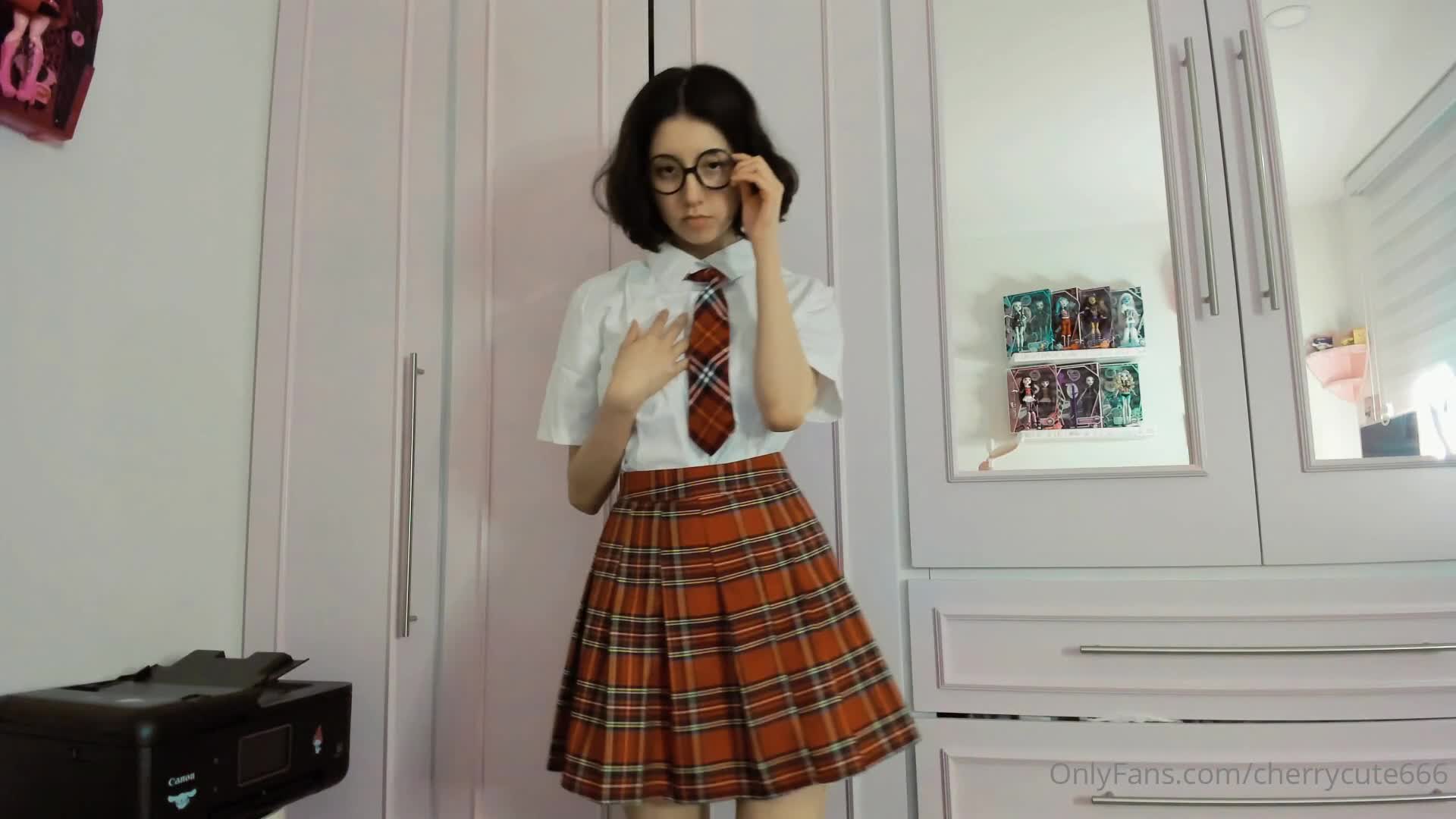 Cherrycute666 - Colegiala linda ?
