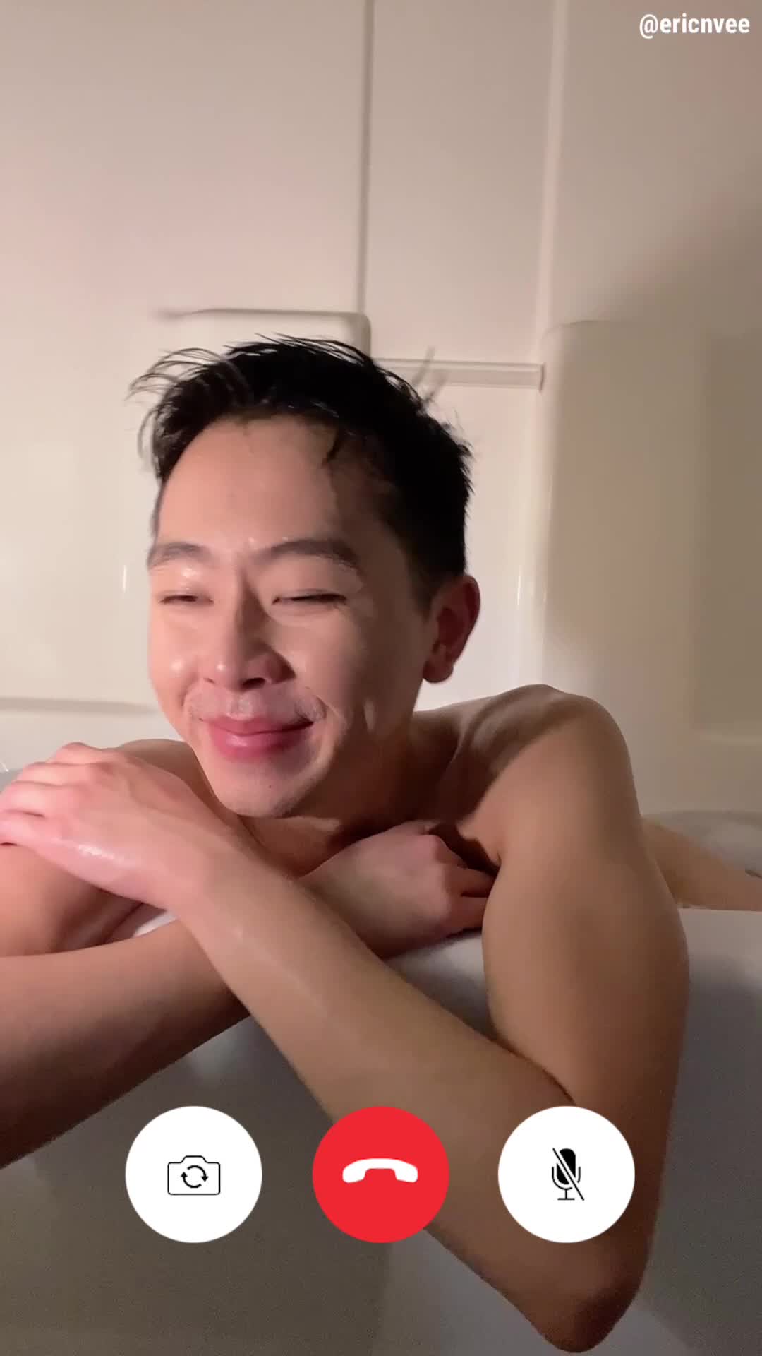 Ericnvee -  Bath Vid-Call Video calling while I'm in the bathtub. Wha..