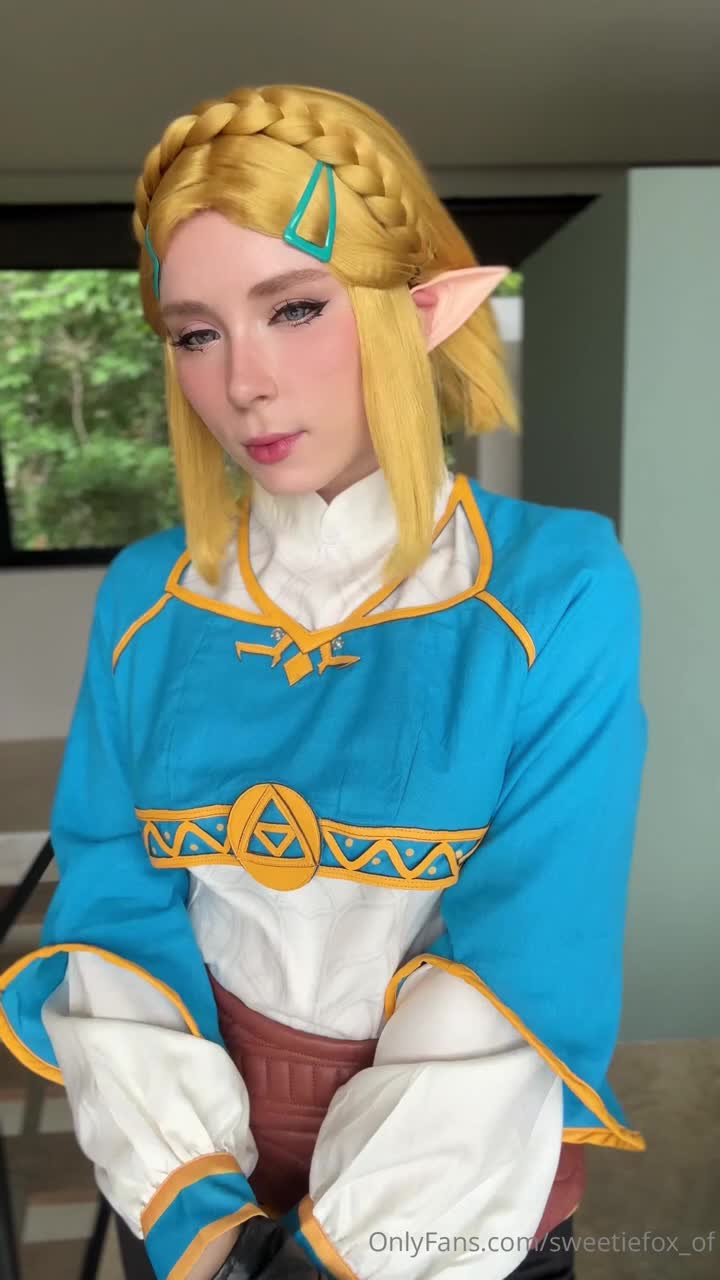 Sweetiefox_of - Link, looks like im without panties already, swipe to see mo..