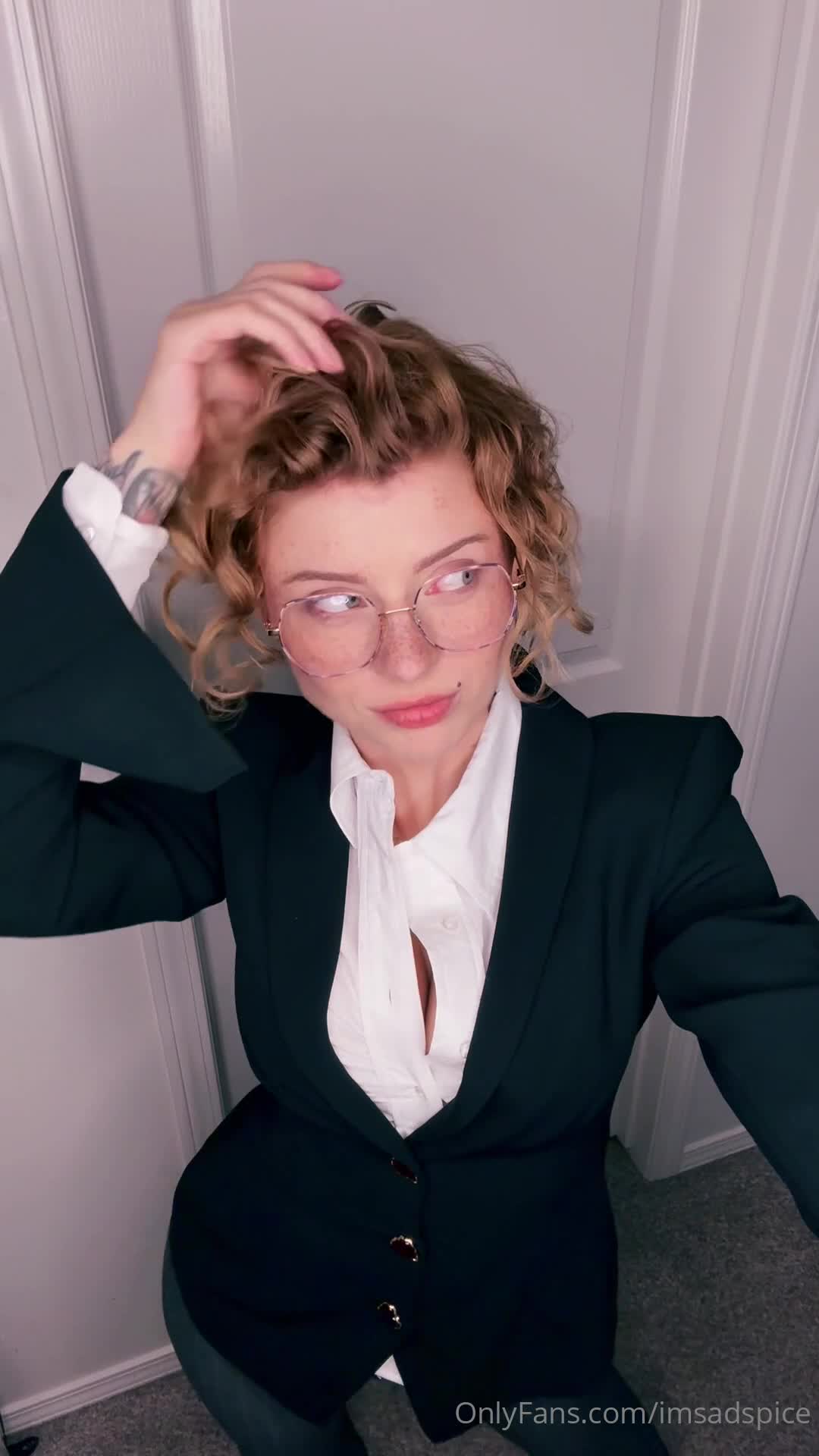 Imsadspice - Okay so I couldn’t strip out of the costume BUT I can strip ..