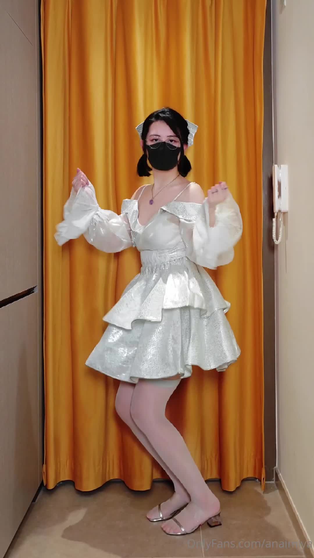 Anaimiya - bling bang bang born！
洗脑了~ 和我一起摇起来！