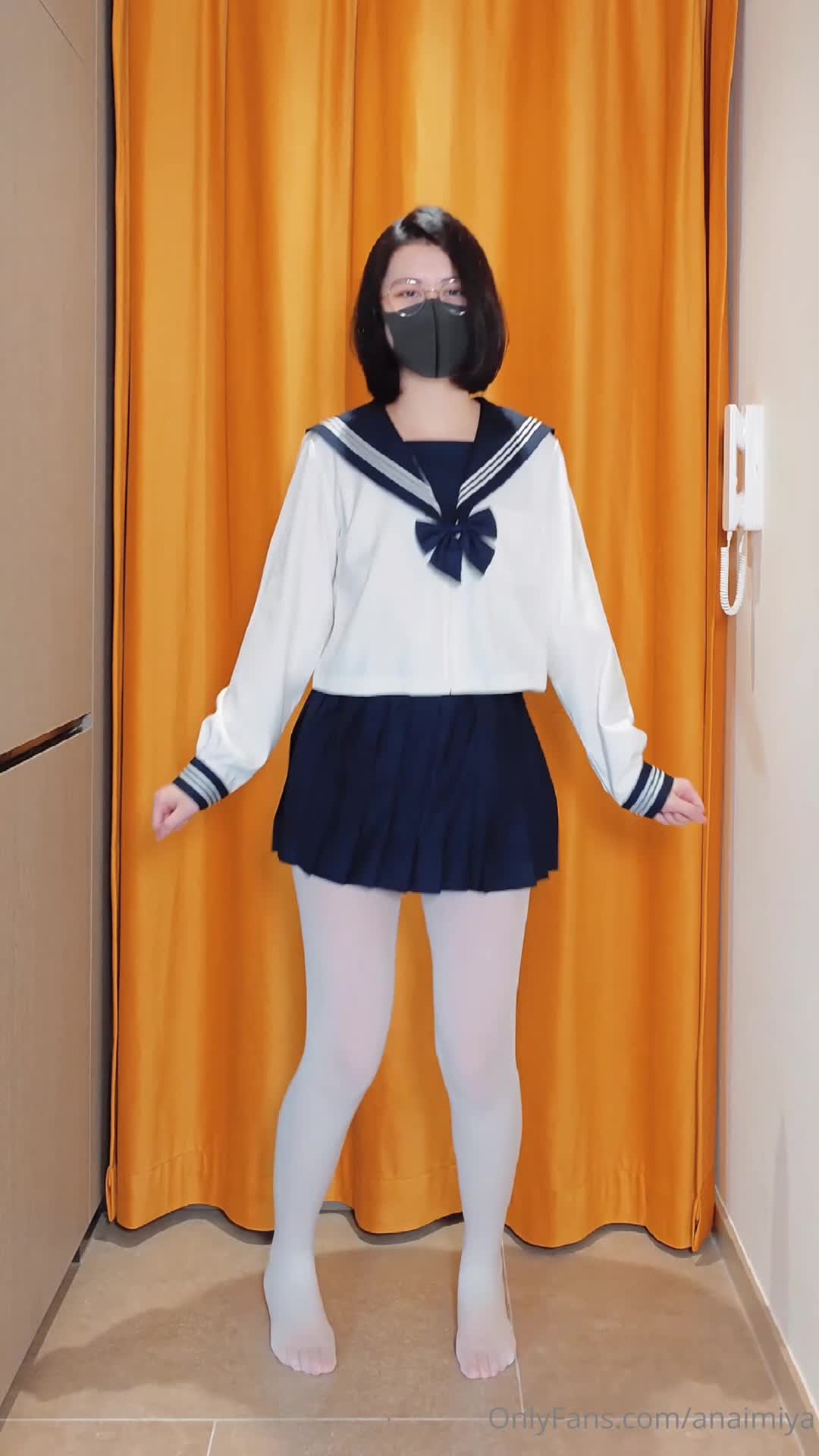 Anaimiya - So...shortening the uniform breaks school rules?
所以...改短校服会违..