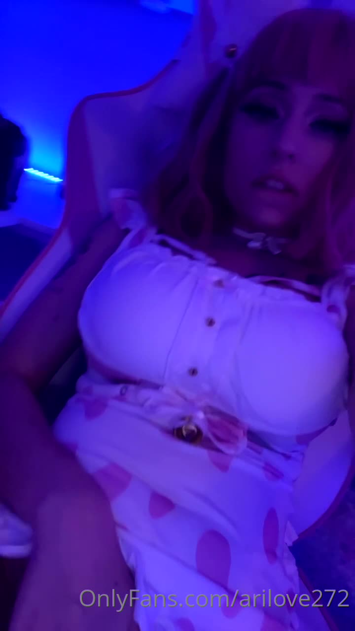 Arilove272 - Your dirty little slut is ready to get fucked on live