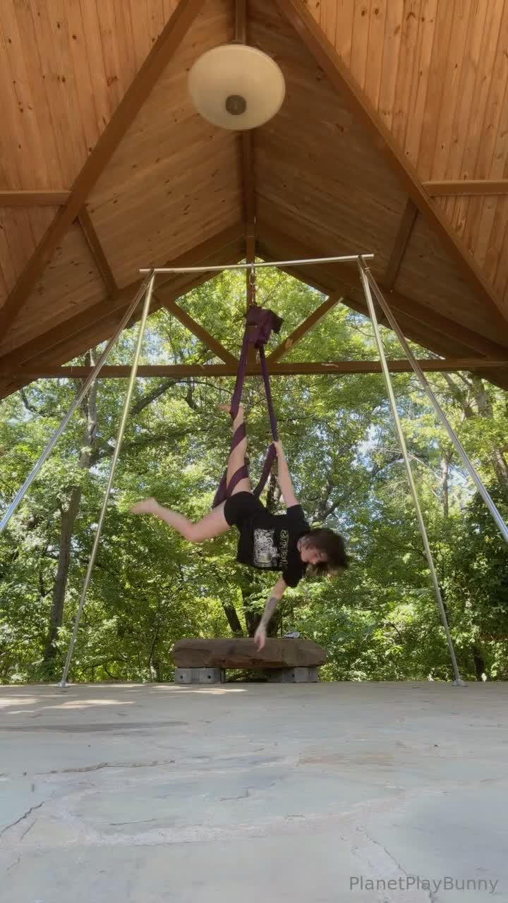 Planetplaybunny - If yall didn’t see I’m back in the air finally :,) it’s my f..