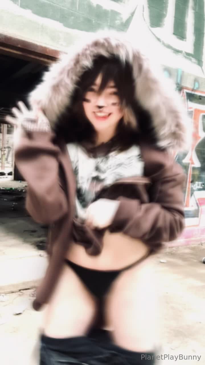 Planetplaybunny - Rigby doin a lil JIGGGGG!!! How’re you today my lovelies???