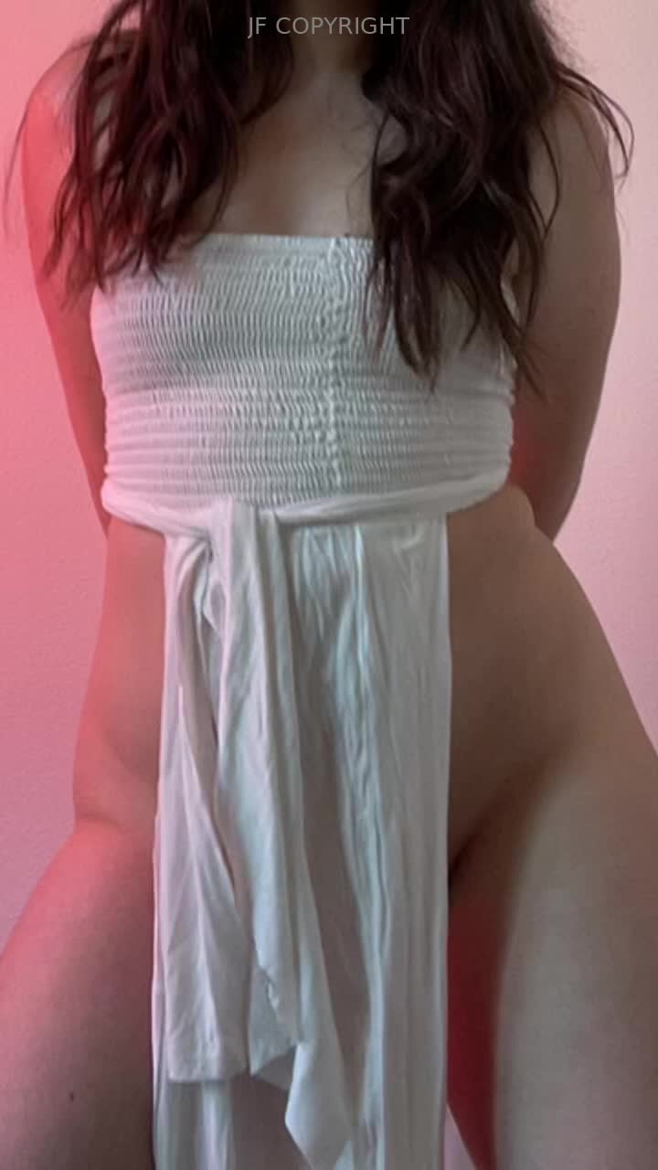 Janiefit - Do you like my dress?