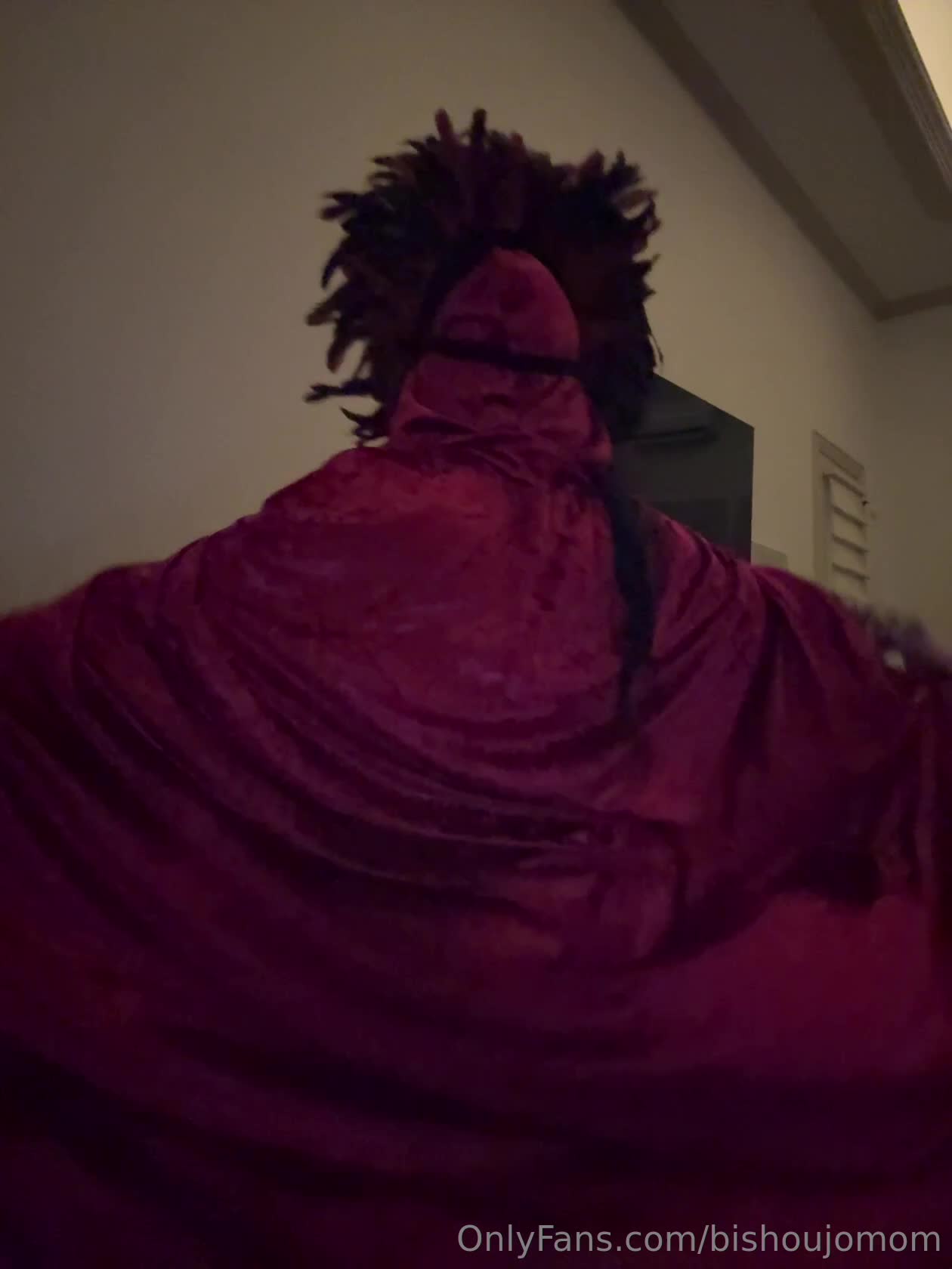 Bishoujomom - I’m having an “eyes wide shut” themed Xmas Kink Party