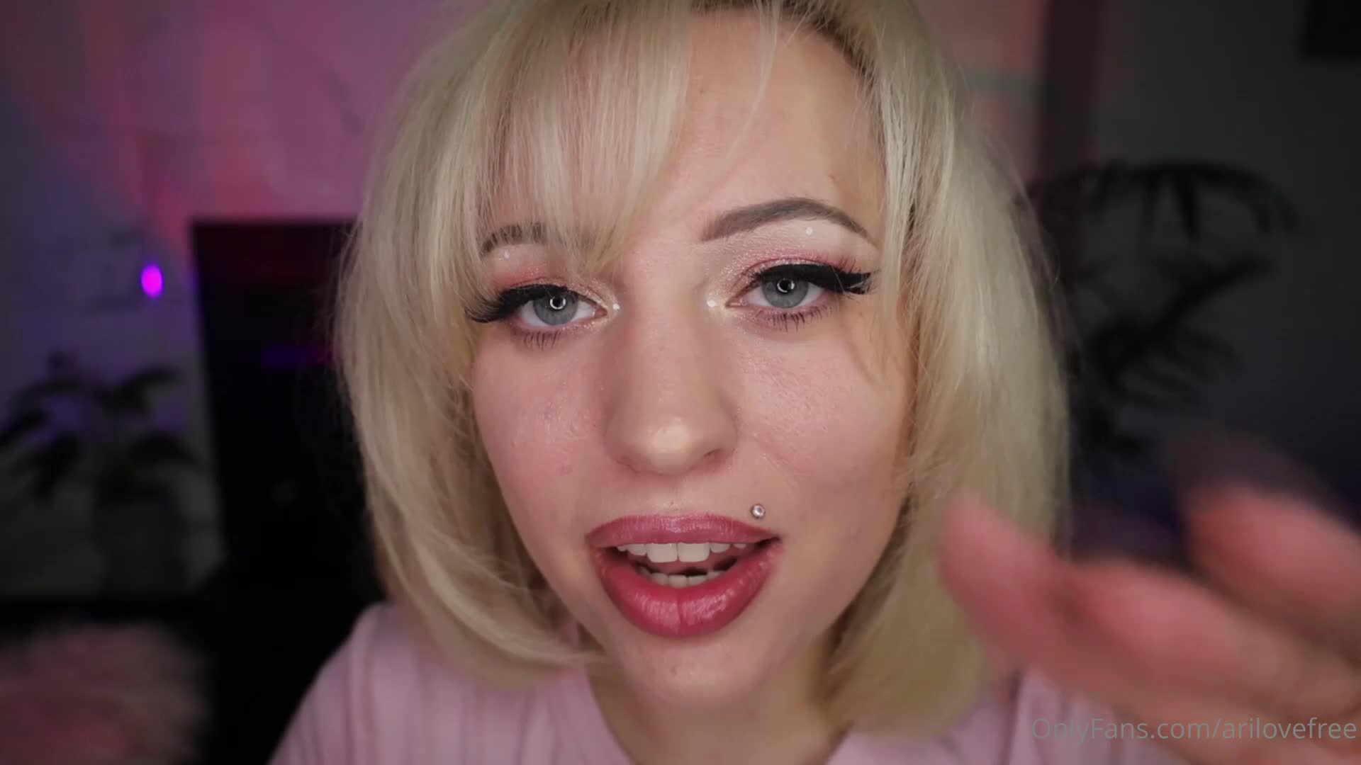 Arilovefree - Close Up Eye Contact Challenge  ASMR (EXTREME Tingles & M..