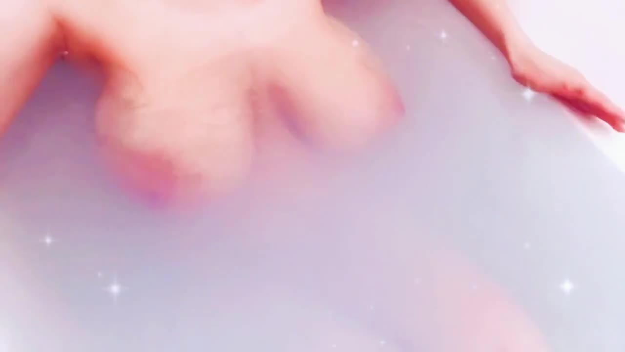 Hitomi_official - VIDEO-last night bath time.