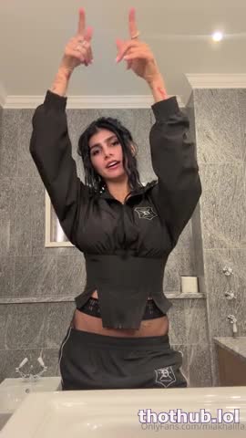 Mia Khalifa Bathroom Routine