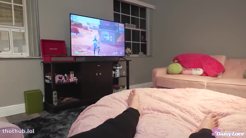 Shrooms Q fucks a gamer