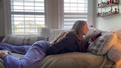 nadiafoxx69 OnlyFans leaked Nadiafoxx69 - What happens when you walk in on your babysitter using your .. on HDthot