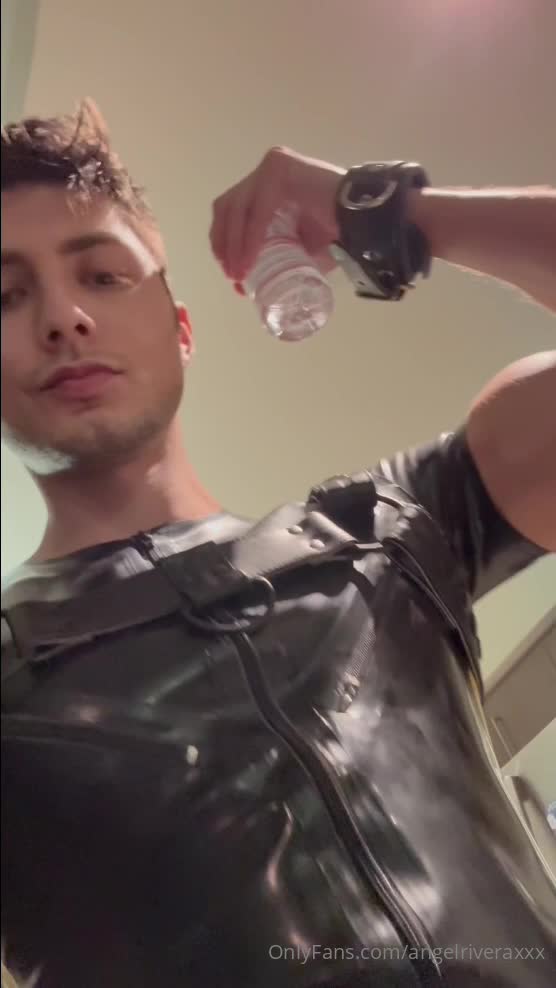 Angelriveraxxx - Let’s get in rubber and hump all day. Watch @joeymillsxxx pl..