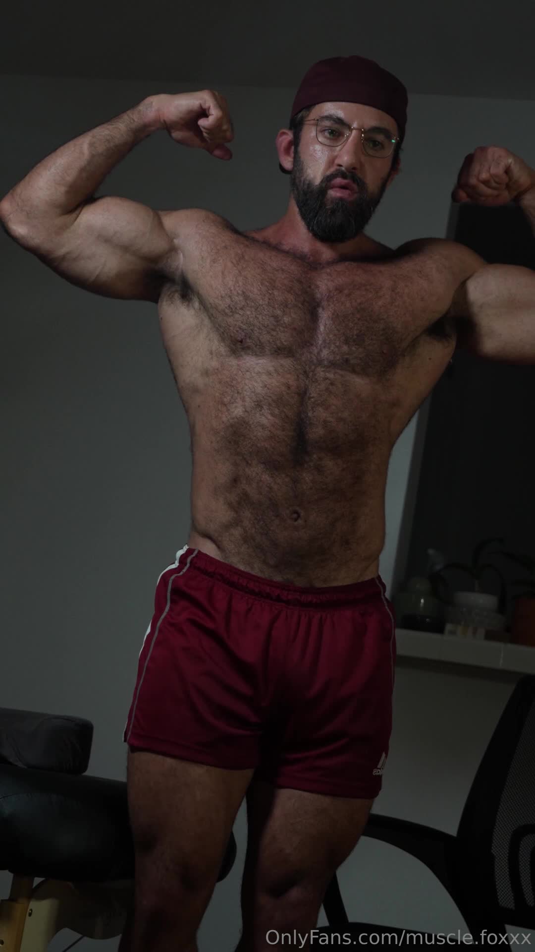 Muscle.foxxx - So many new fans! I had to make a little solo video to welco..